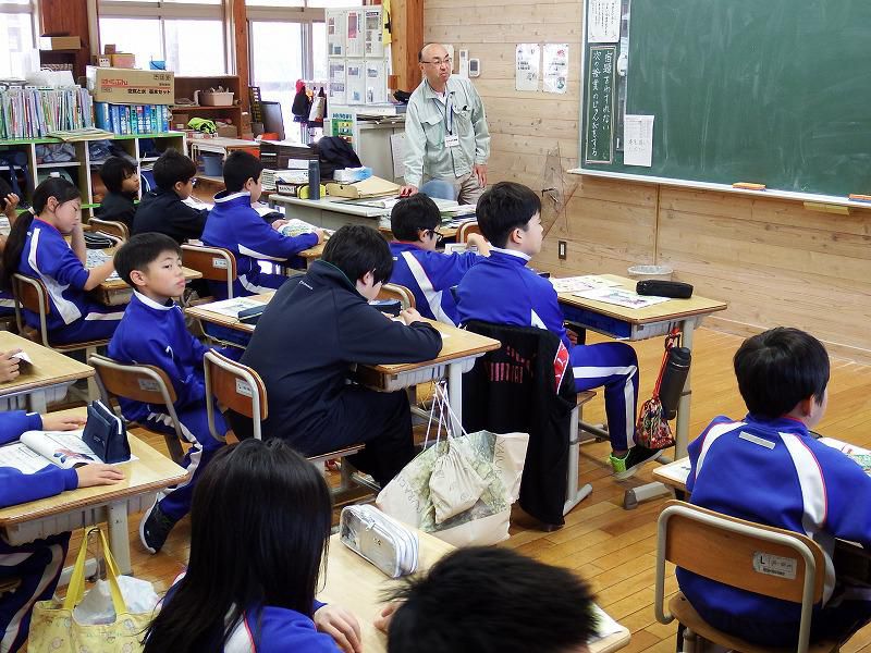 ４年生　水生生物調査