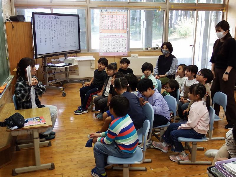 母親委員会の皆様による読み聞かせ（１～３年）