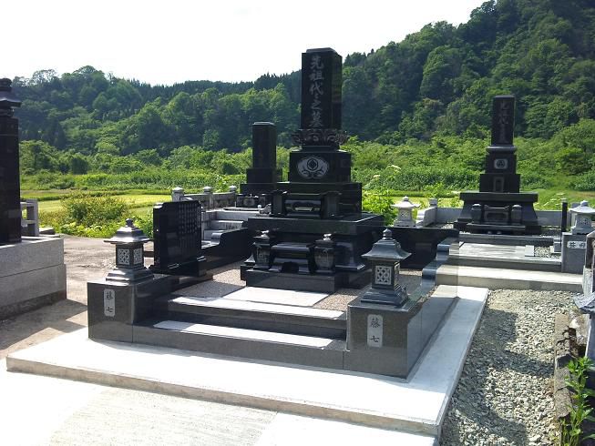 上蓮華付き地上納骨堂。