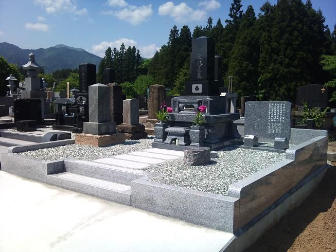 地上納骨堂型。