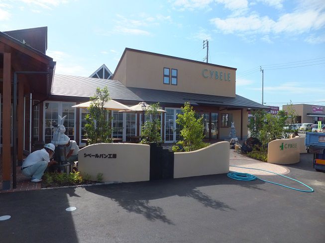 シベール寒河江店　うさぎ像。
