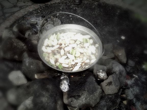 なんとぉ!! 「塩 芋煮汁」の試食会。