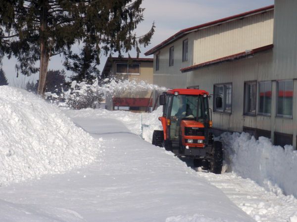 我が家は大きな除雪機があるので