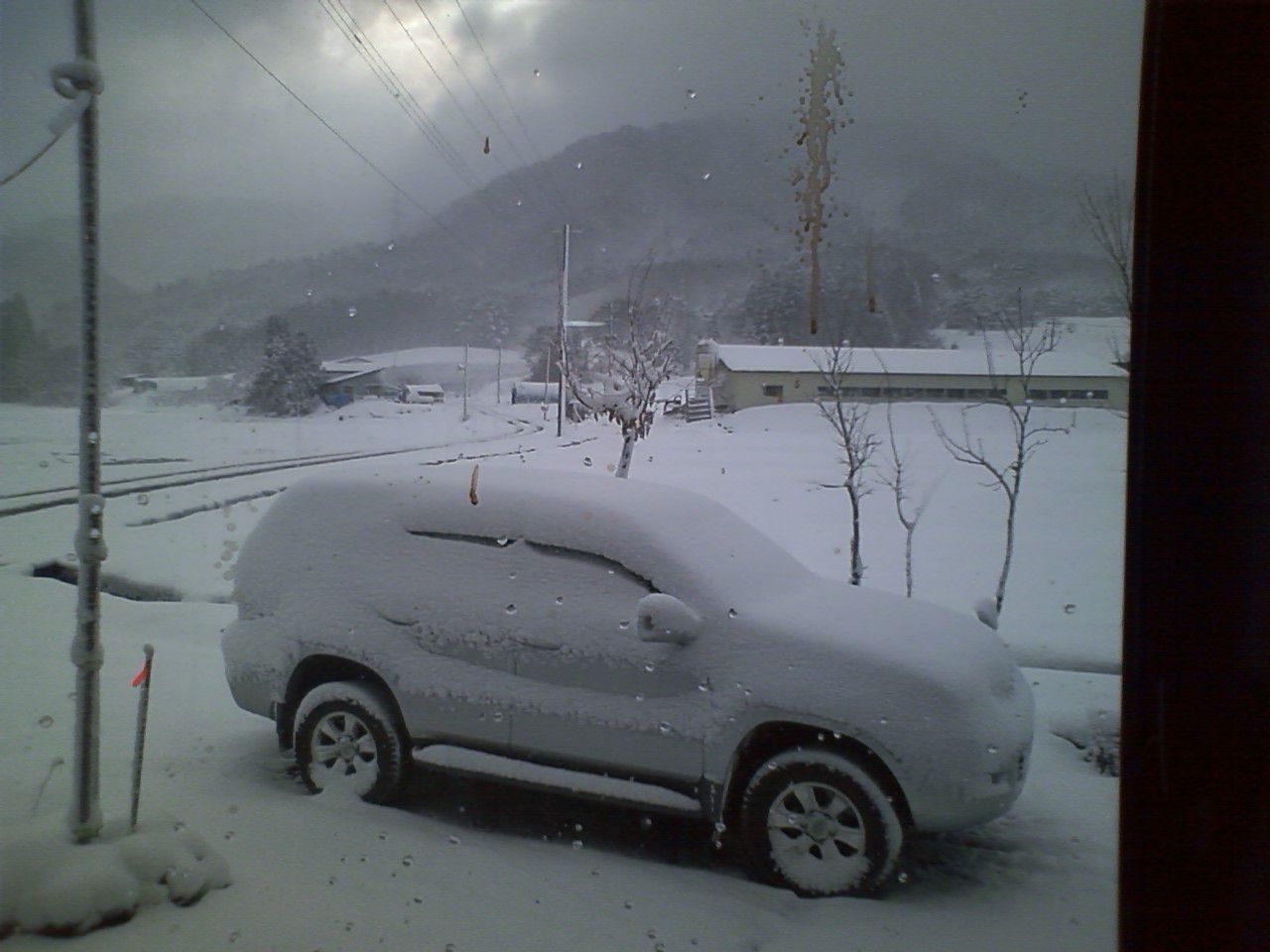積った　雪　