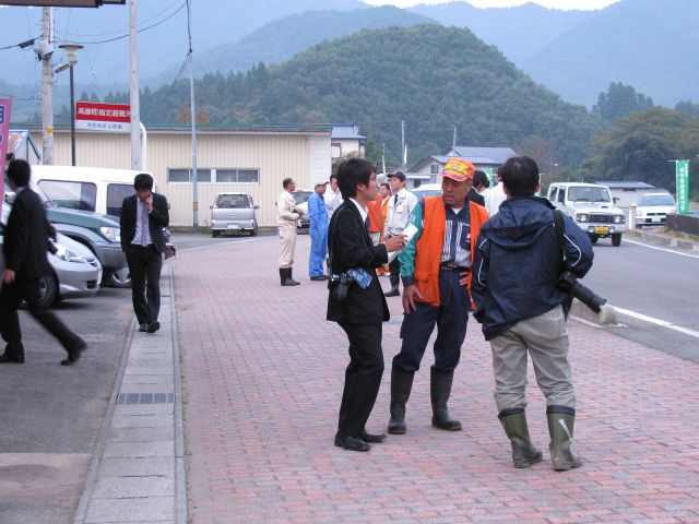 小学校にクマが・・・・
