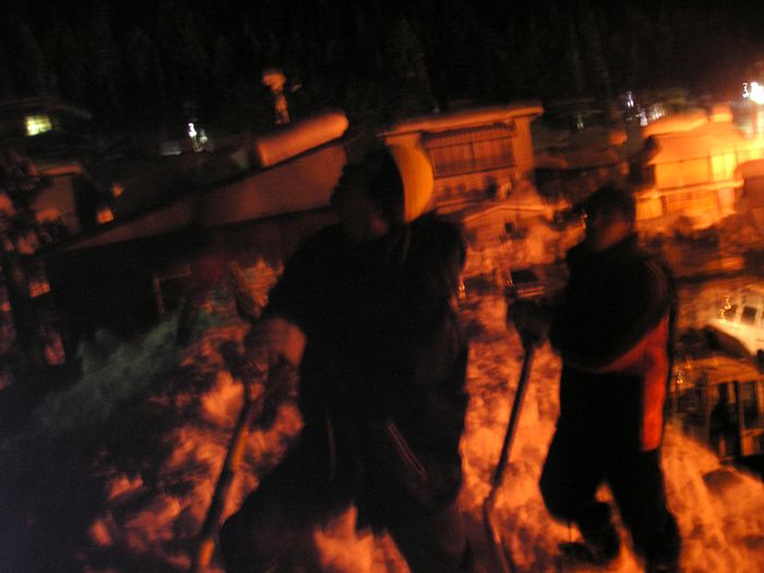 夜の雪下ろし