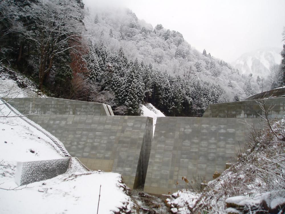 平成19年度<br>小荒沢第二砂防えん堤工事（真室川町鏡沢地内）