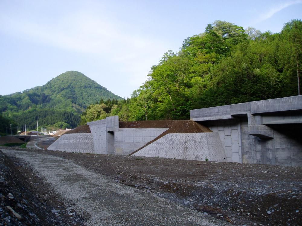 平成14年度<br>主寝坂道路改良工事（金山町大字中田地内）