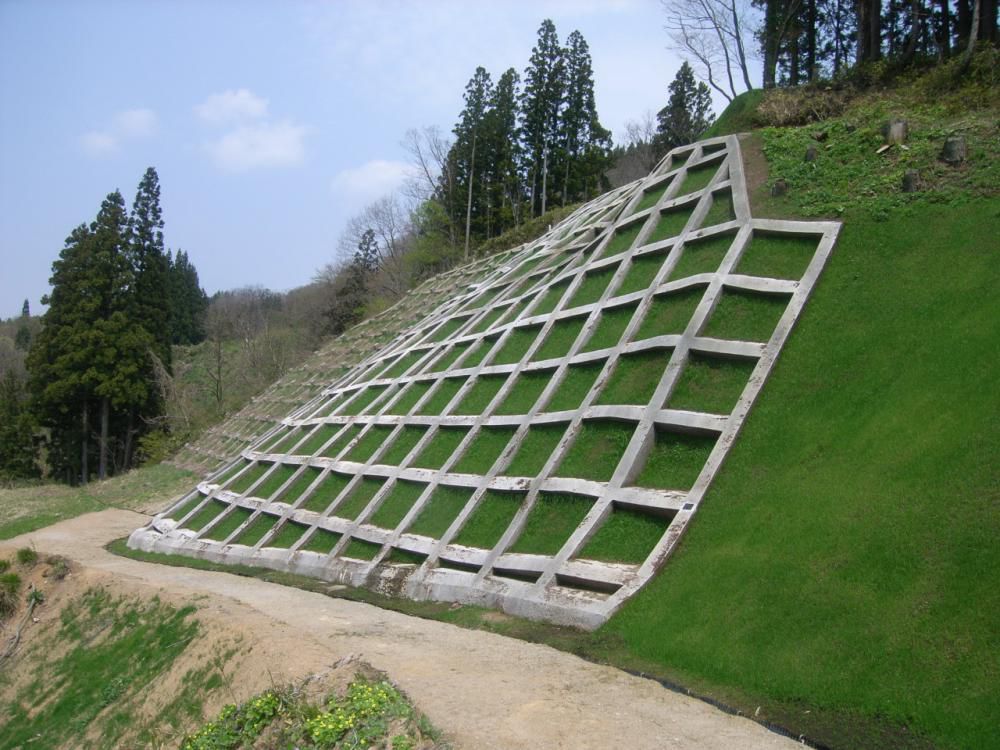 令和2年度<br>平成30年度本郷地すべり防止工事