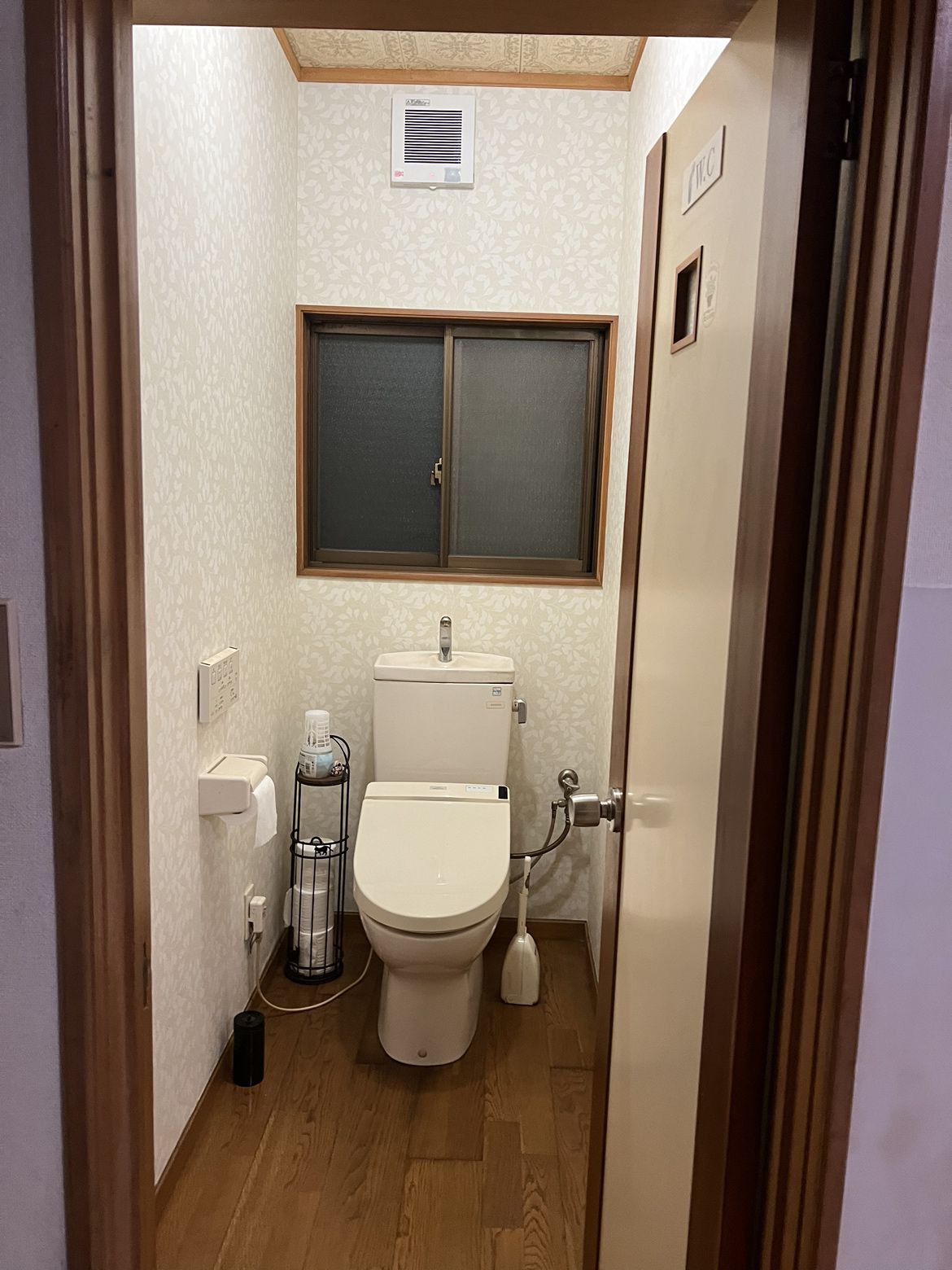 トイレ換気扇取付工事