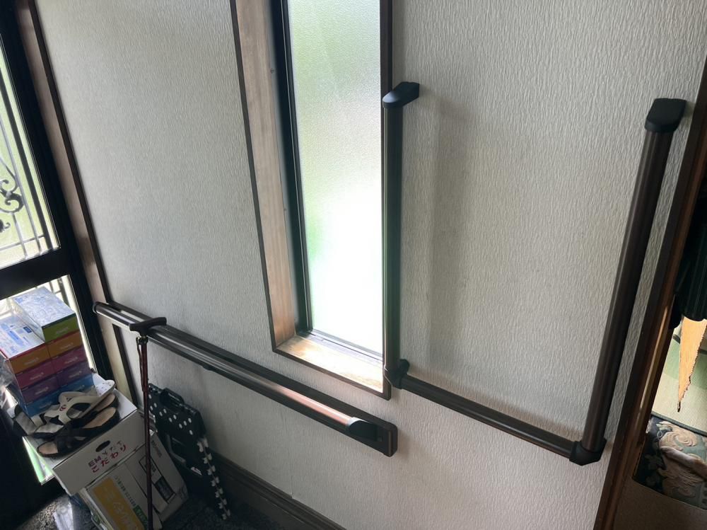 手すりを取り付けました