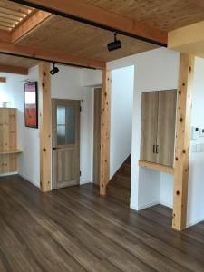 新築住宅の最新の内部空間実例
