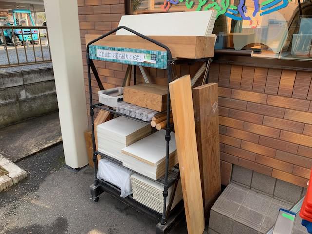 ご自由にお持ち帰りください。