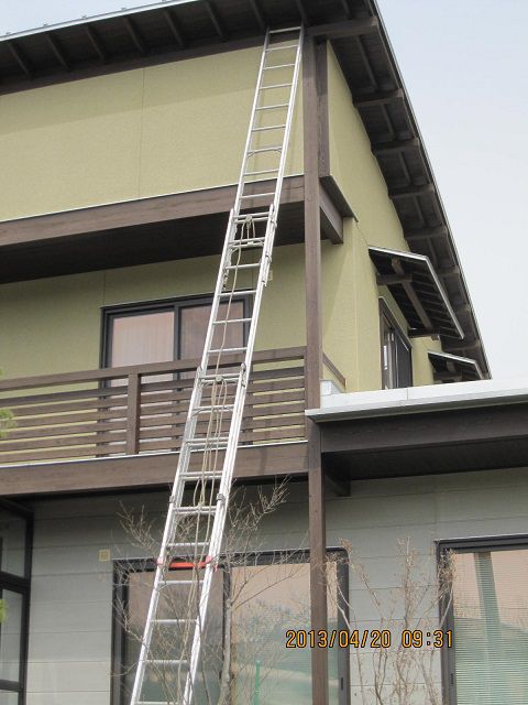 家に穴を開けられたぁ～