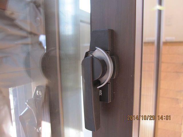 サッシクレッセントのゆるみのお手入れ