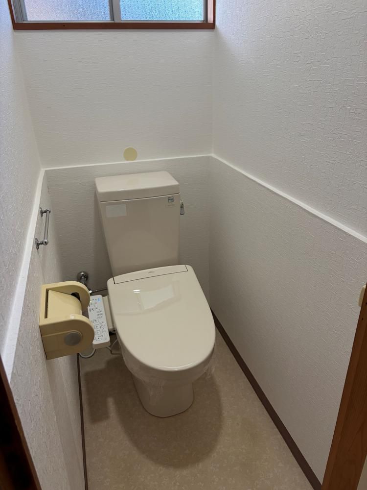 トイレ内装工事及び便座交換