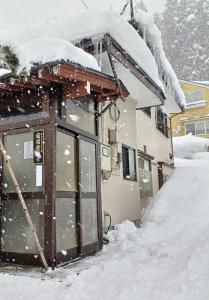 風除室に・・・その後