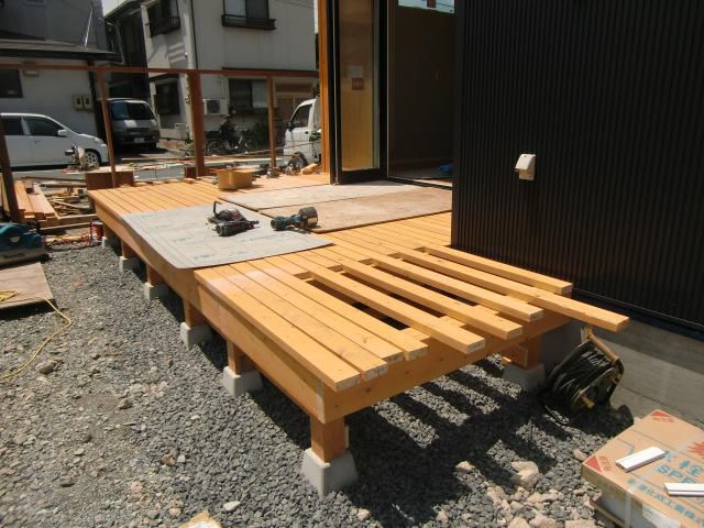 木製デッキ、木製塀作成中!!