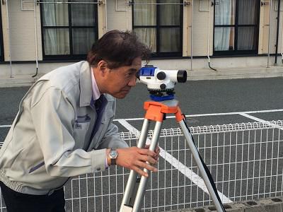 レベル測量中です!!