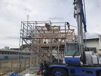 建て方始まりました　!!