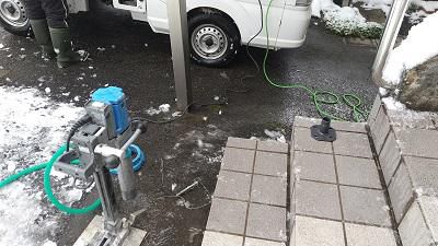 外階段手摺設置工事中!!