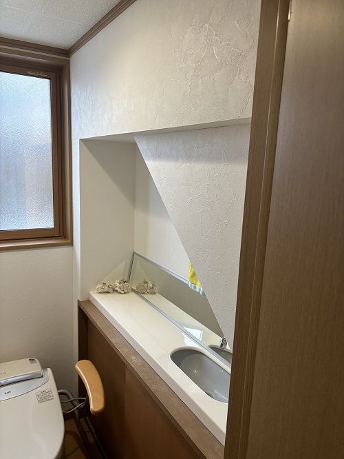 ～トイレ階段下手洗い～