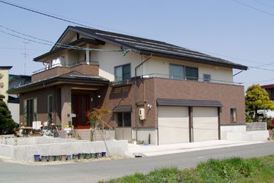 FREE65～敷地の高低差を利用したビルトインカーポート住宅～