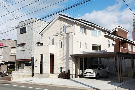 STORAGE32～低層地域に建つスキップフロアのある家～
