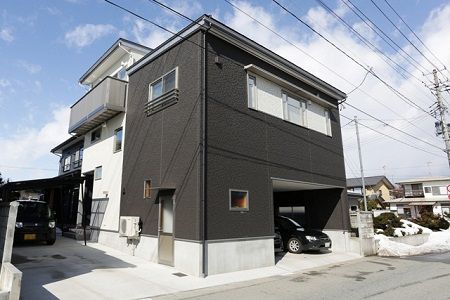 FREE46～ビルトインガレージ＆2階リビング×中間収納とロフトのある家～