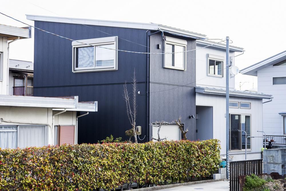 FUTABA43～セミガレージのあるシンプルモダンな二世帯住宅～