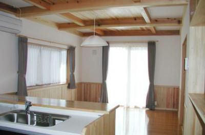 木組みを表し,くつろぎと癒し空間の居間
