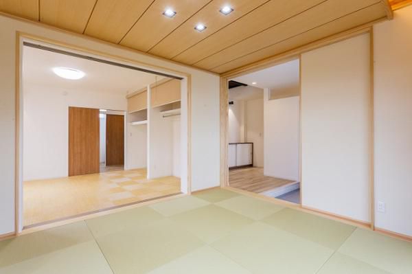 広々とした、眺めも良い和室