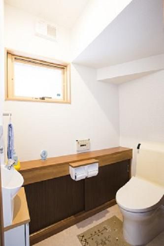 カウンターを設置したトイレ