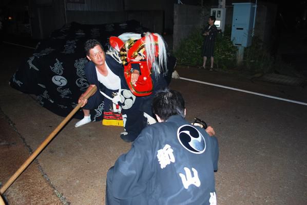 川西町中小松　新山獅子舞人形
