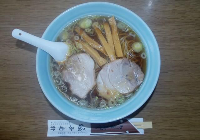 そば処　吾妻軒でラーメン