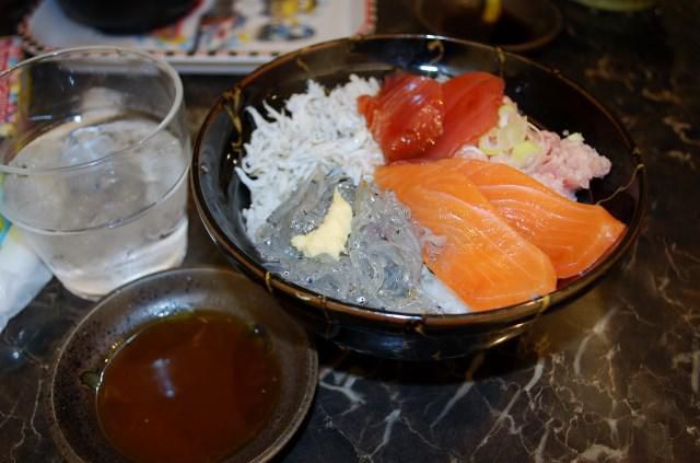 生しらす丼