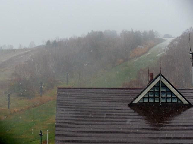 天元台高原ロープウエイで初雪