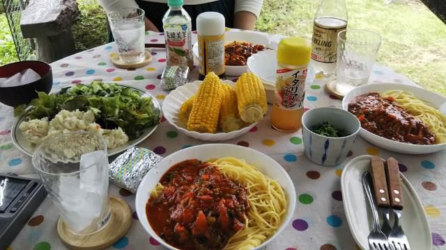 庭でランチ