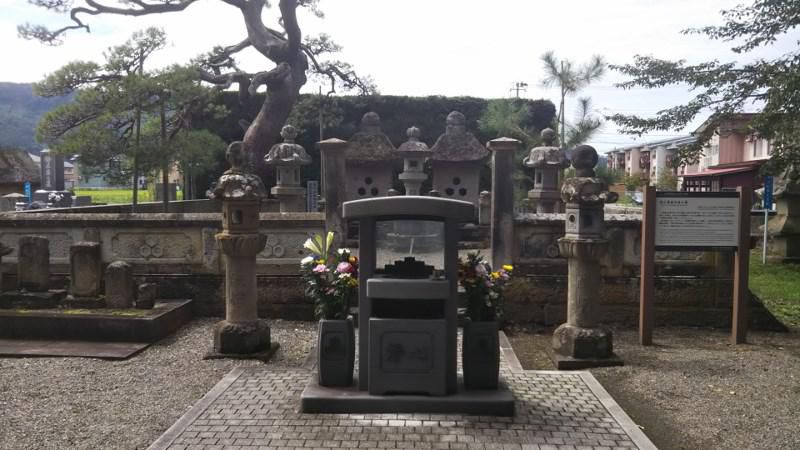 米沢林泉寺直江兼続夫婦の墓