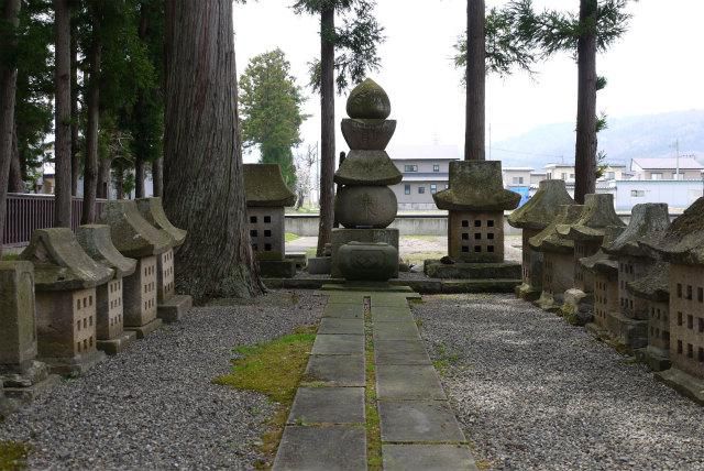 林泉寺米沢・武田家の墓