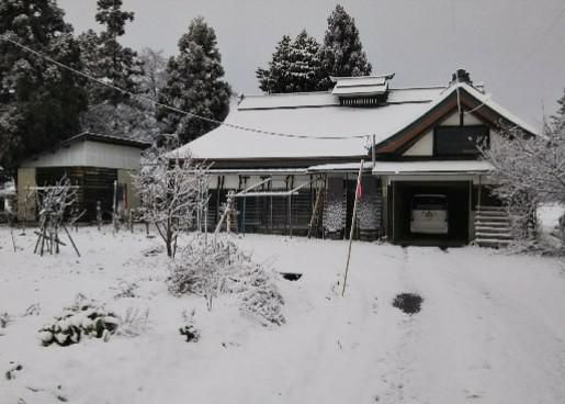 米沢市内うっすらと雪