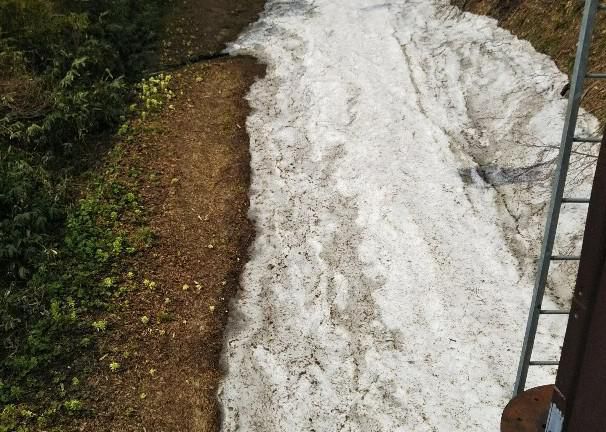 月山スキー場リフト下