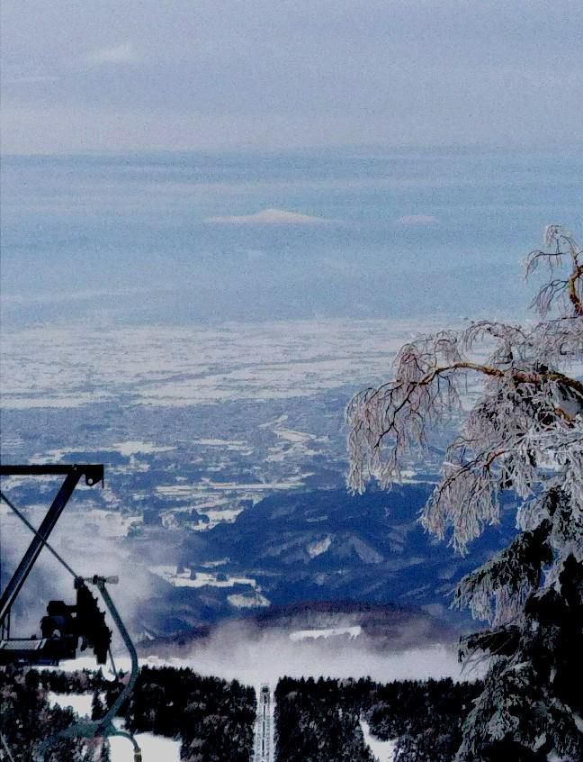 月山に鳥海山