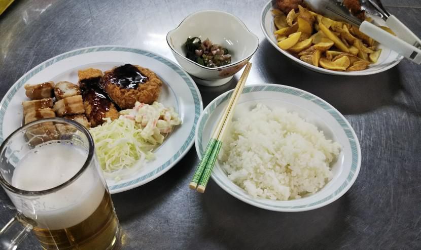 賄い食