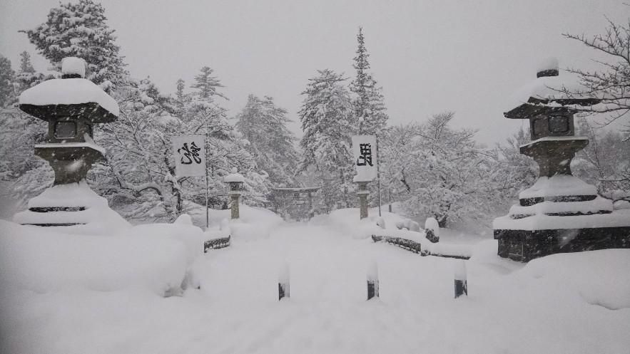 雪の米沢城