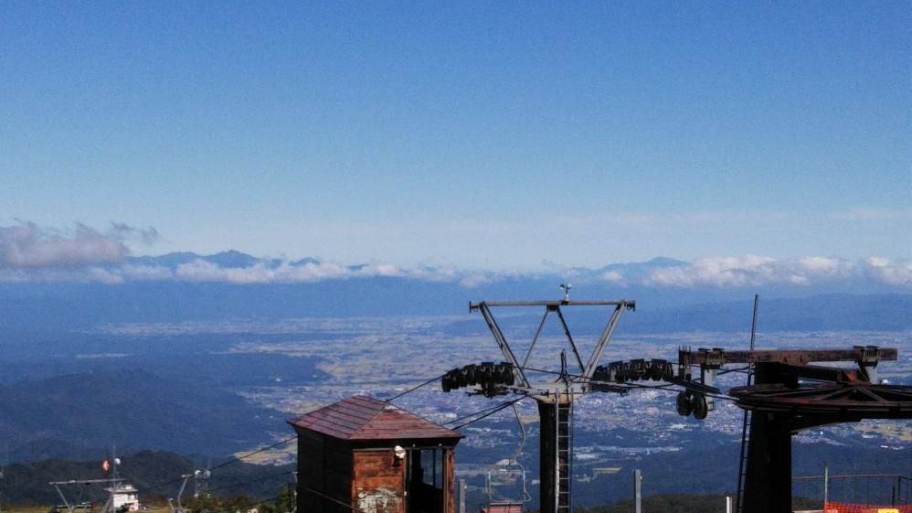 秋晴れ高原から月山