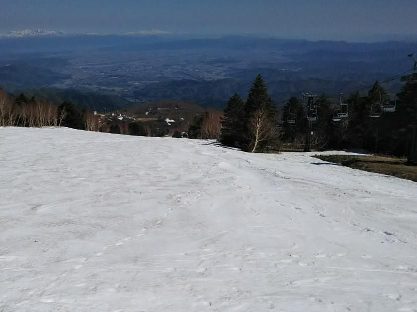 まだ滑れる雪がある