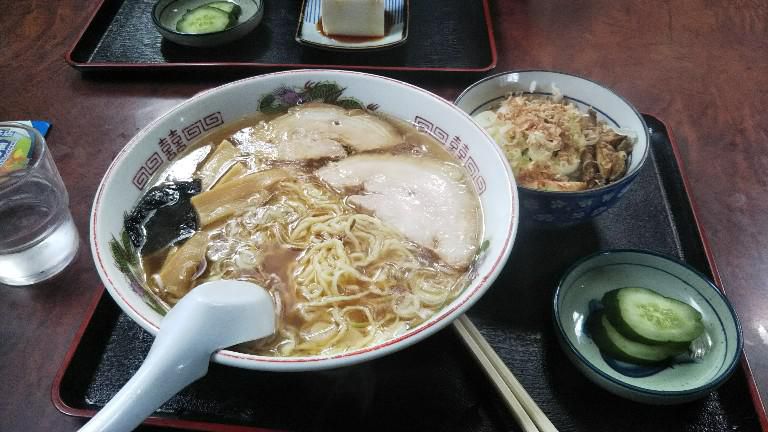 米沢スキー場前、崖っぷち”鉄火めん”