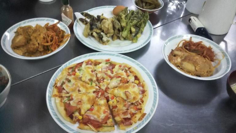 賄い食