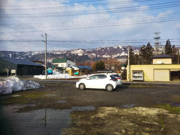 興譲館前バス停から望む斜平山（なでらやま）